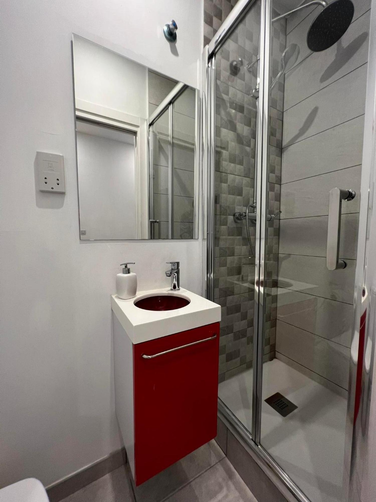 2Br And 2Ba In The Zoko Cozy And Convenient Apartment Gibraltar Ngoại thất bức ảnh