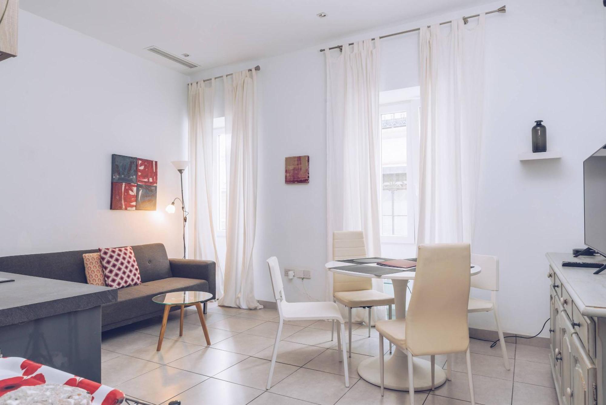 2Br And 2Ba In The Zoko Cozy And Convenient Apartment Gibraltar Ngoại thất bức ảnh