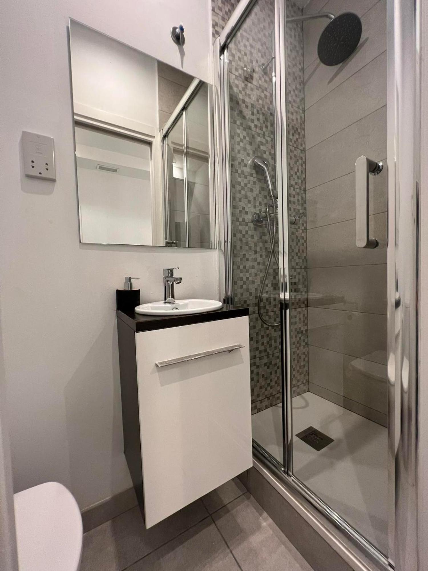 2Br And 2Ba In The Zoko Cozy And Convenient Apartment Gibraltar Ngoại thất bức ảnh